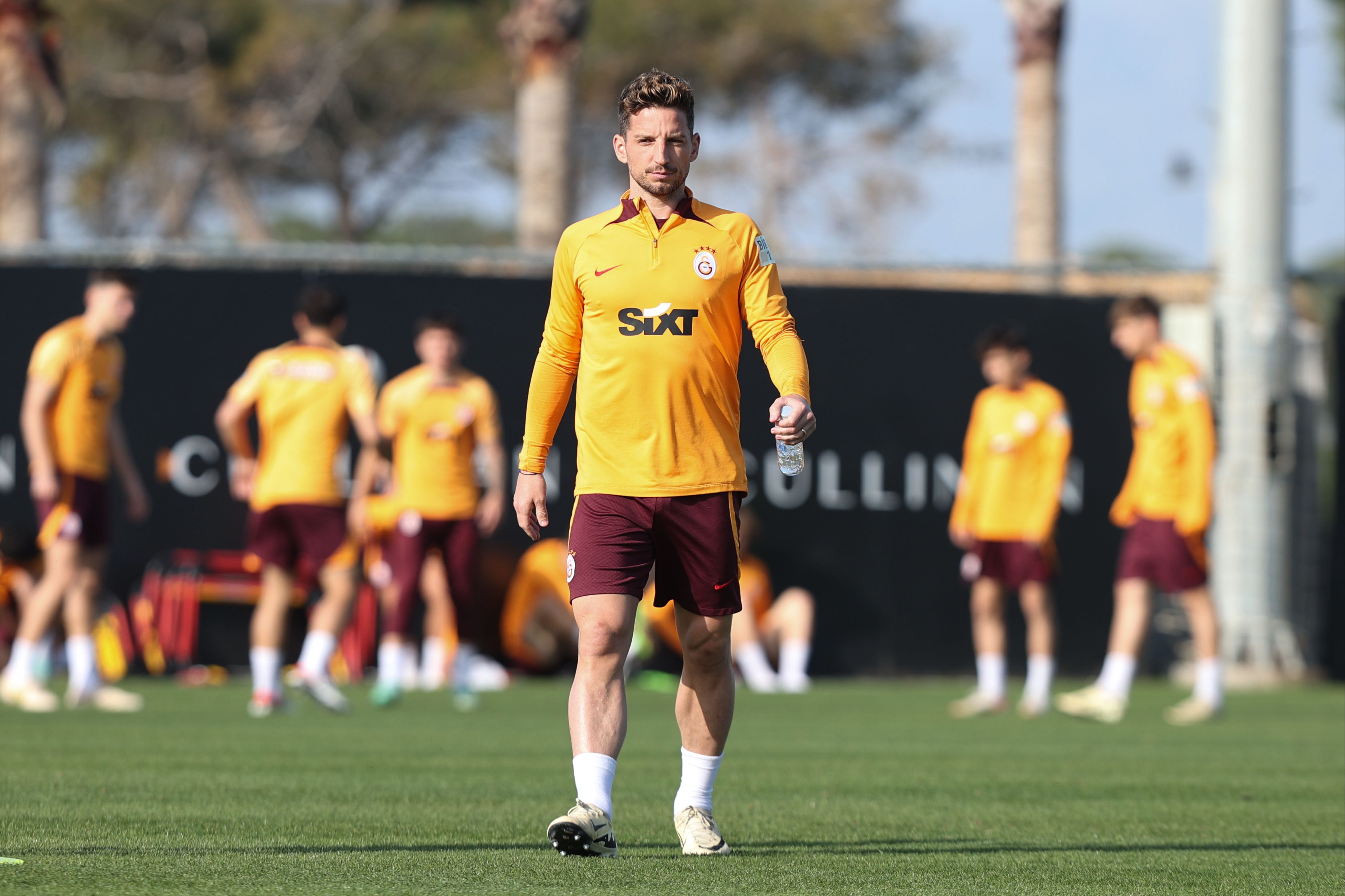 Mertens son noktayı koydu! Belçikalı yıldız 'Futbolu bırakacak mısın?' sorusunu cevapladı Mertens son noktayı koydu! Belçikalı yıldız 'Futbolu bırakacak mısın?' sorusunu cevapladı - 1. Resim