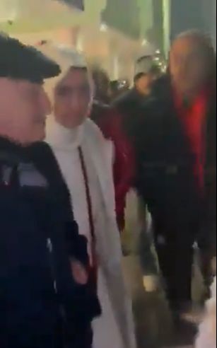 Milli maç sonrası TFF Başkanı Mehmet Büyükekşi'yi yakalayan taraftarlar protesto etti: 