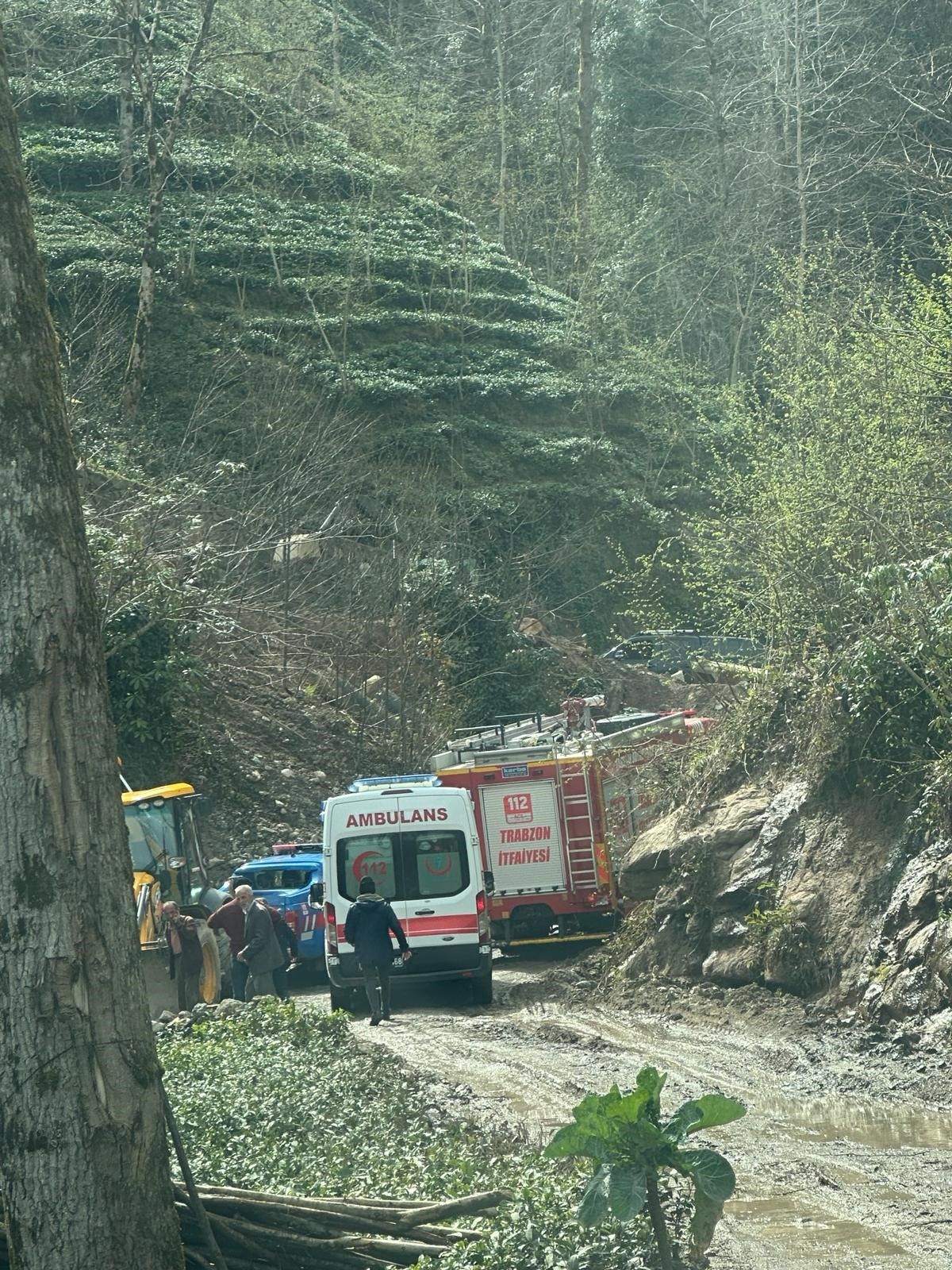 Trabzon’da alt yapı çalışması sırasında göçük: 3 işçi öldü Trabzon’da alt yapı çalışması sırasında göçük: 3 işçi öldü - 2. Resim