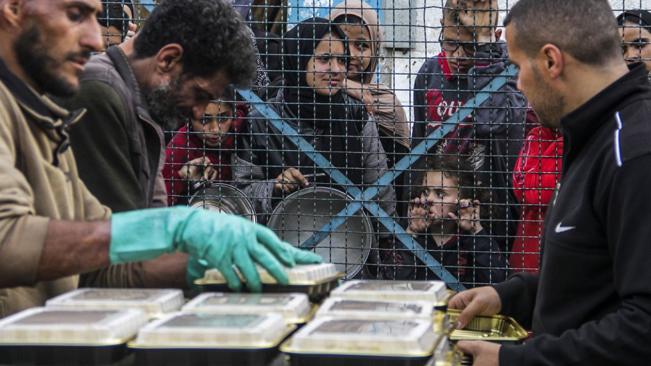 Gazze'de son durum... İsrail vahşeti! 4 yaşındaki çocuğu hastanede de rahat bırakmadılar - 2. Resim