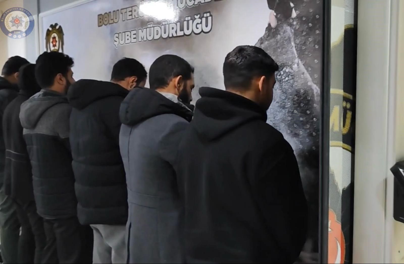 Irak uyruklu DEAŞ üyelerine BOZDOĞAN operasyonu: 15 kişi yakayı ele verdi - 2. Resim