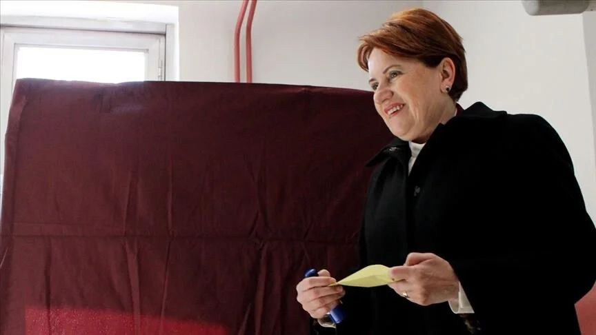 Meral Akşener yerel seçimde oyunu Ankara Bilkent'teki Türkiye Emlak Bankası Ortaokulu'nda kullanacak Meral Akşener yerel seçimde oyunu Ankara Bilkent'teki Türkiye Emlak Bankası Ortaokulu'nda kullanacak - 1. Resim