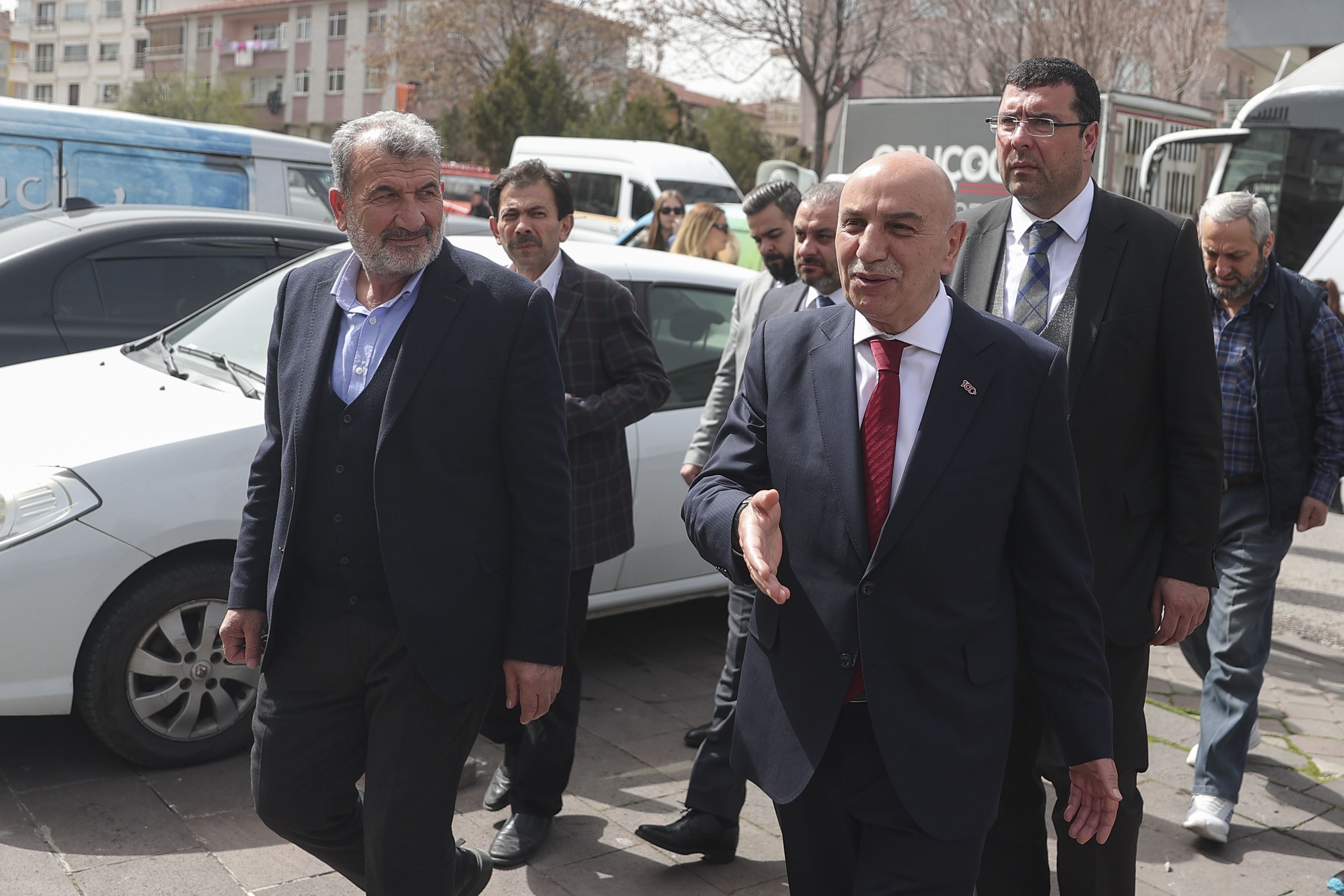 Turgut Altınok 600 dairesi olduğu iddialarına belgelerle cevap verdi Turgut Altınok 600 dairesi olduğu iddialarına belgelerle cevap verdi - 2. Resim