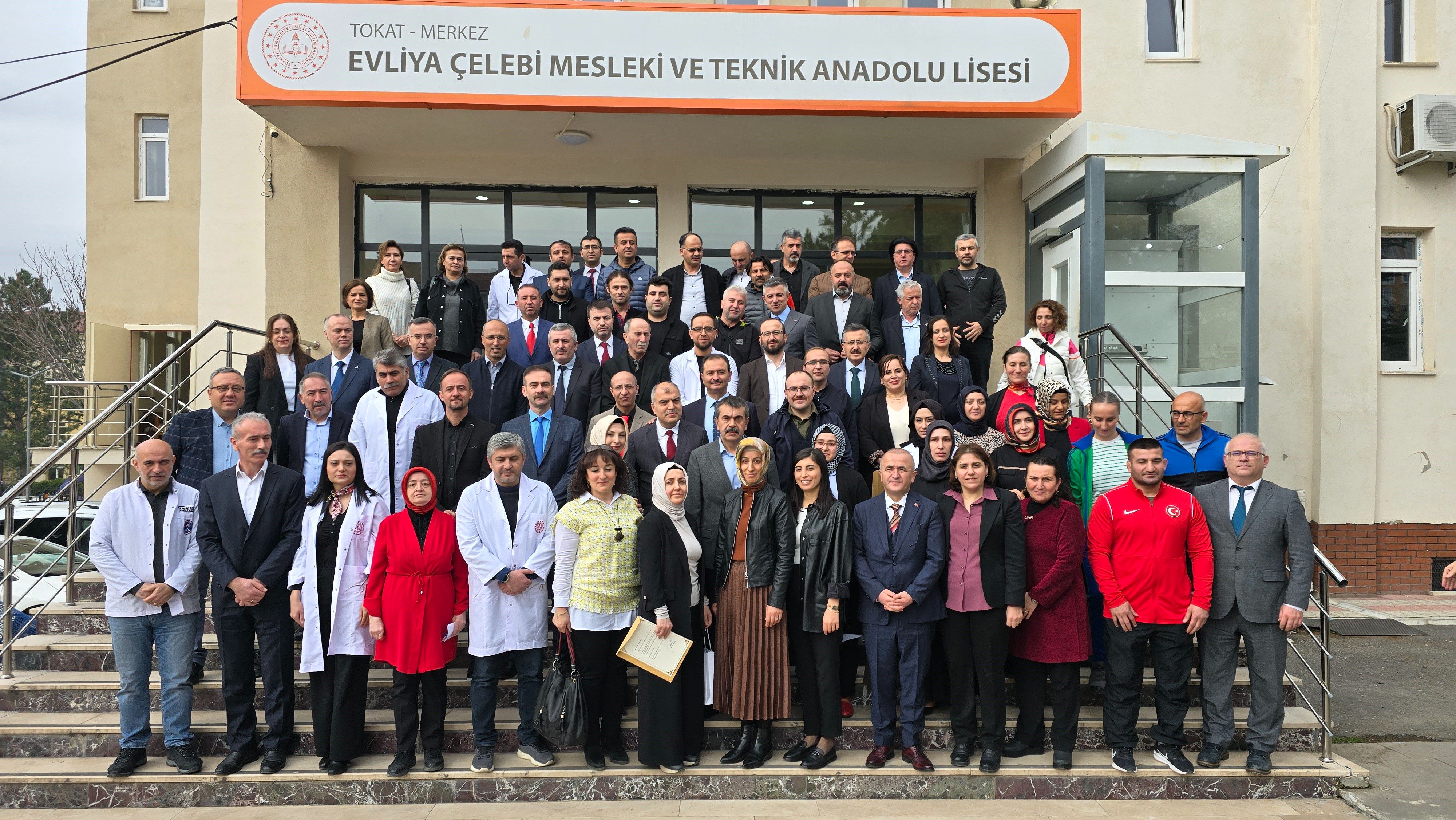 AK Parti'li isim hayatını kaybetti, Bakan Tekin ziyaretini yarıda kesti - 1. Resim