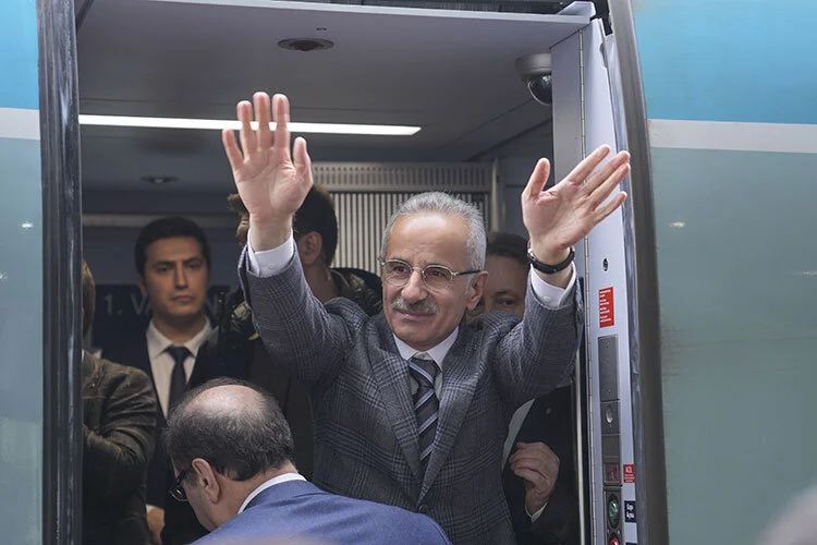 Bayramda kapasite artırılacak, emeklilere indirimli olacak! Bakan açıkladı - 1. Resim