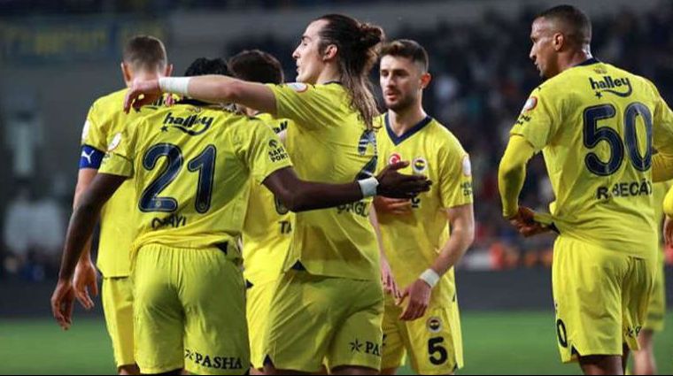 Fenerbahçe ligden çekilirse işi zor! Avrupa oynayabileceği sadece 2 lig var! Peki Kanarya hangi liglerde oynayabilir? Fenerbahçe ligden çekilirse işi zor! Avrupa oynayabileceği sadece 2 lig var! Peki Kanarya hangi liglerde oynayabilir? - 1. Resim