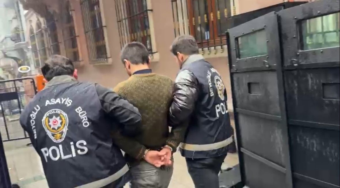 Oğlunu bulamadığı için babasını vurmuştu: Kin cinayetinin sebebi, "Küçük Emrah ve Sefil Bilo" çıktı Oğlunu bulamadığı için babasını vurmuştu: Kin cinayetinin sebebi, "Küçük Emrah ve Sefil Bilo" çıktı - 1. Resim