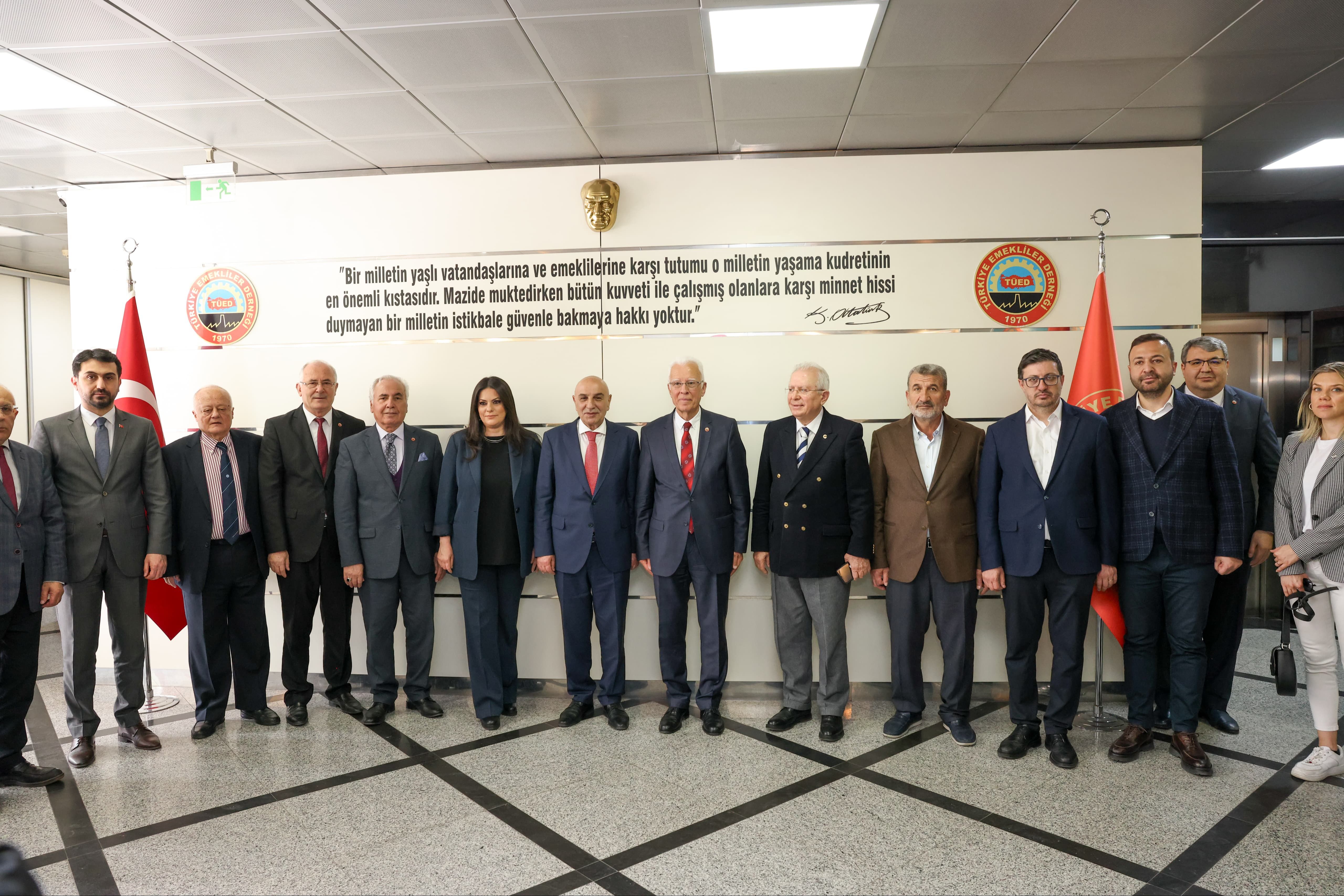 Turgut Altınok'tan Ankaralı emeklilerin yüzünü güldürecek vaatler: Bin lira yerine 5 bin lira vereceğiz - 1. Resim