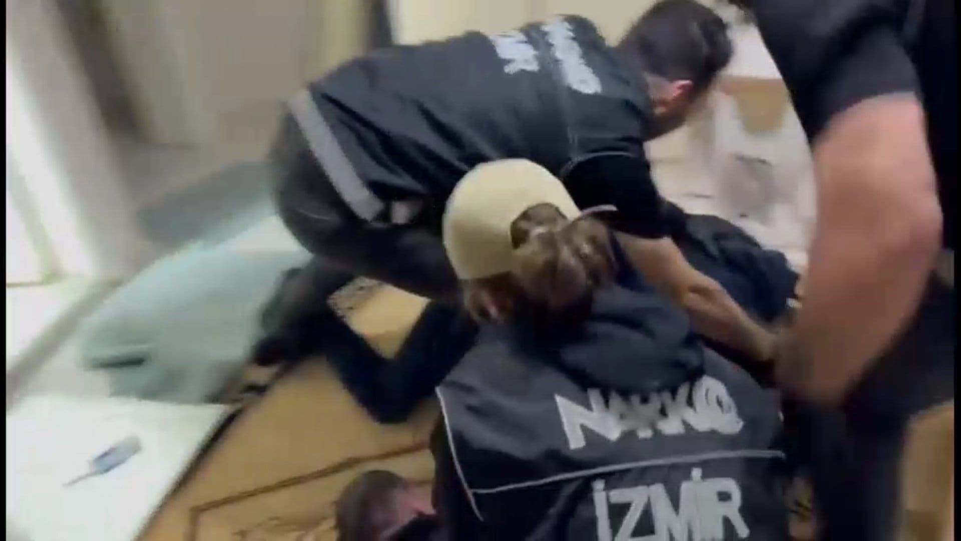 Zehir evine operasyon! Her odasında ayrı mekanizma çıktı - 2. Resim