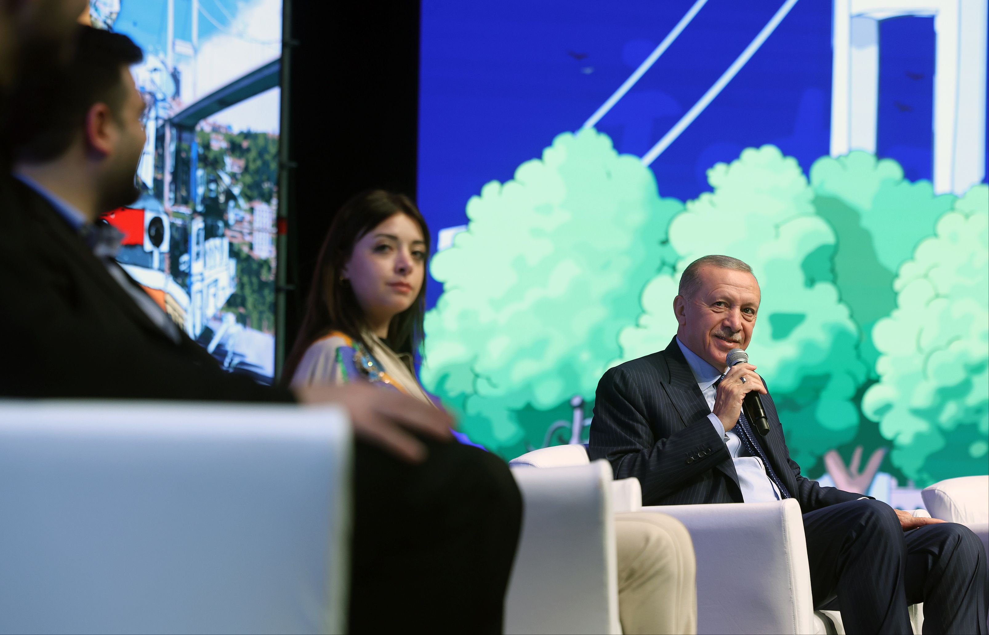 Erdoğan gençlerle bir araya geldi! Ahmet Kaya'yla anısını anlatırken duygusal anlar yaşadı Erdoğan gençlerle bir araya geldi! Ahmet Kaya'yla anısını anlatırken duygusal anlar yaşadı - 2. Resim