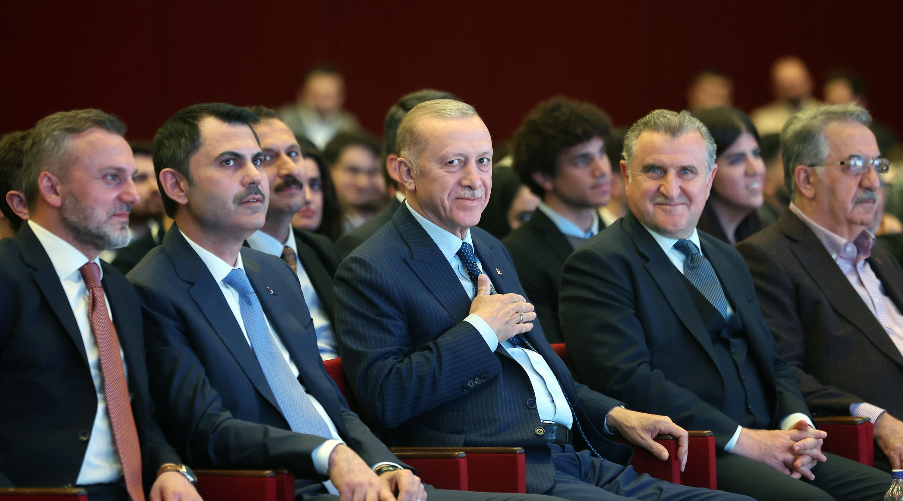 Erdoğan gençlerle bir araya geldi! Ahmet Kaya'yla anısını anlatırken duygusal anlar yaşadı Erdoğan gençlerle bir araya geldi! Ahmet Kaya'yla anısını anlatırken duygusal anlar yaşadı - 3. Resim