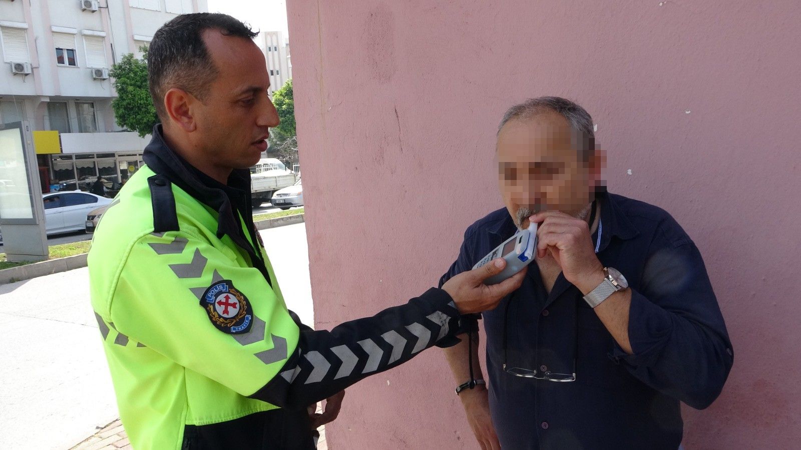 Kazadan kurtulan sürücü, polisi soru yağmuruna tuttu: Ben niye böyleyim, eşim kim? Kazadan kurtulan sürücü, polisi soru yağmuruna tuttu: Ben niye böyleyim, eşim kim? - 2. Resim