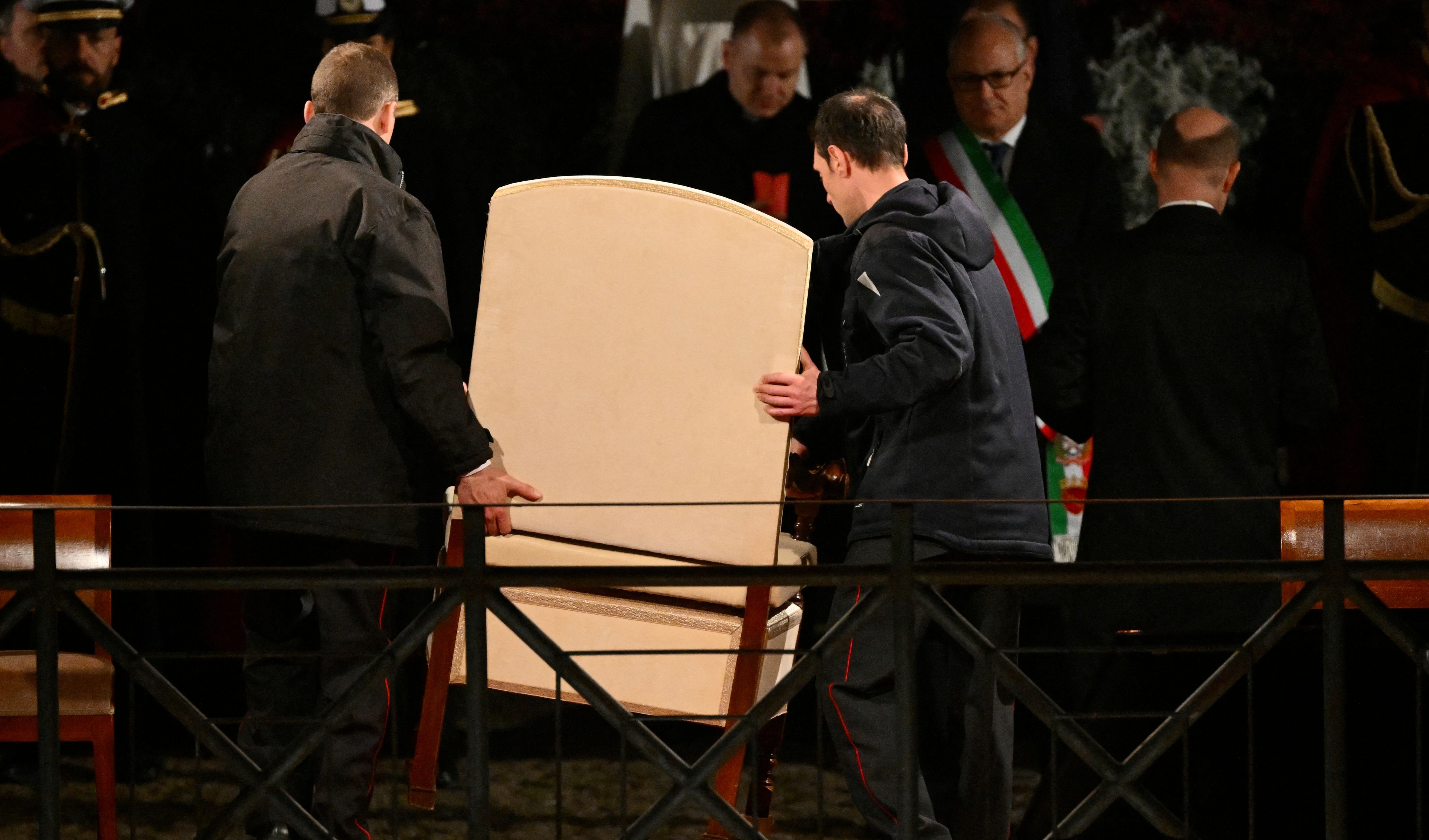 Papa Franciscus, "Haç Yolu" ayinine katılamadı - 1. Resim