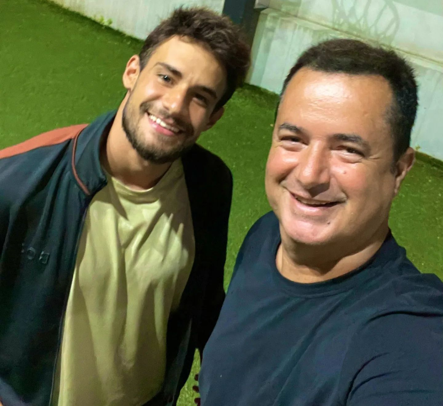 Survivor yarışmacısı Batuhan Karacakaya’nın ‘keli’ göründü! Sosyal medyanın diline düştü: Peruk mu kullanıyor? Survivor yarışmacısı Batuhan Karacakaya’nın ‘keli’ göründü! Sosyal medyanın diline düştü: Peruk mu kullanıyor? - 2. Resim