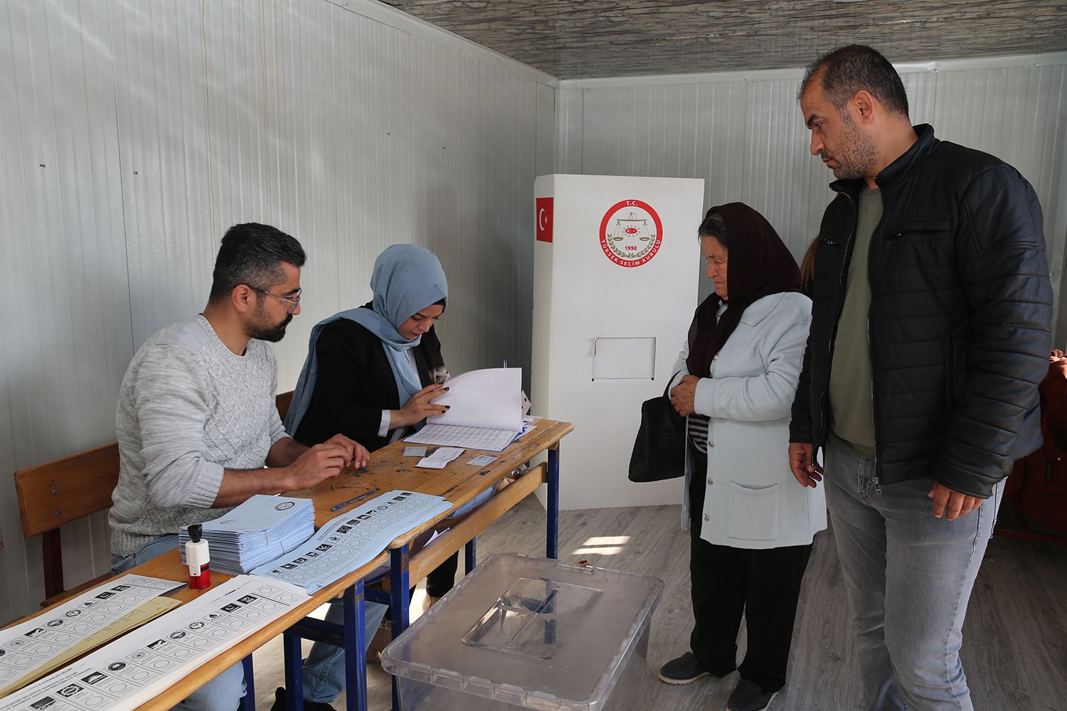Depremin yerle bir ettiği Hatay'da 1 milyon seçmen sandığa gidiyor Depremin yerle bir ettiği Hatay'da 1 milyon seçmen sandığa gidiyor - 1. Resim