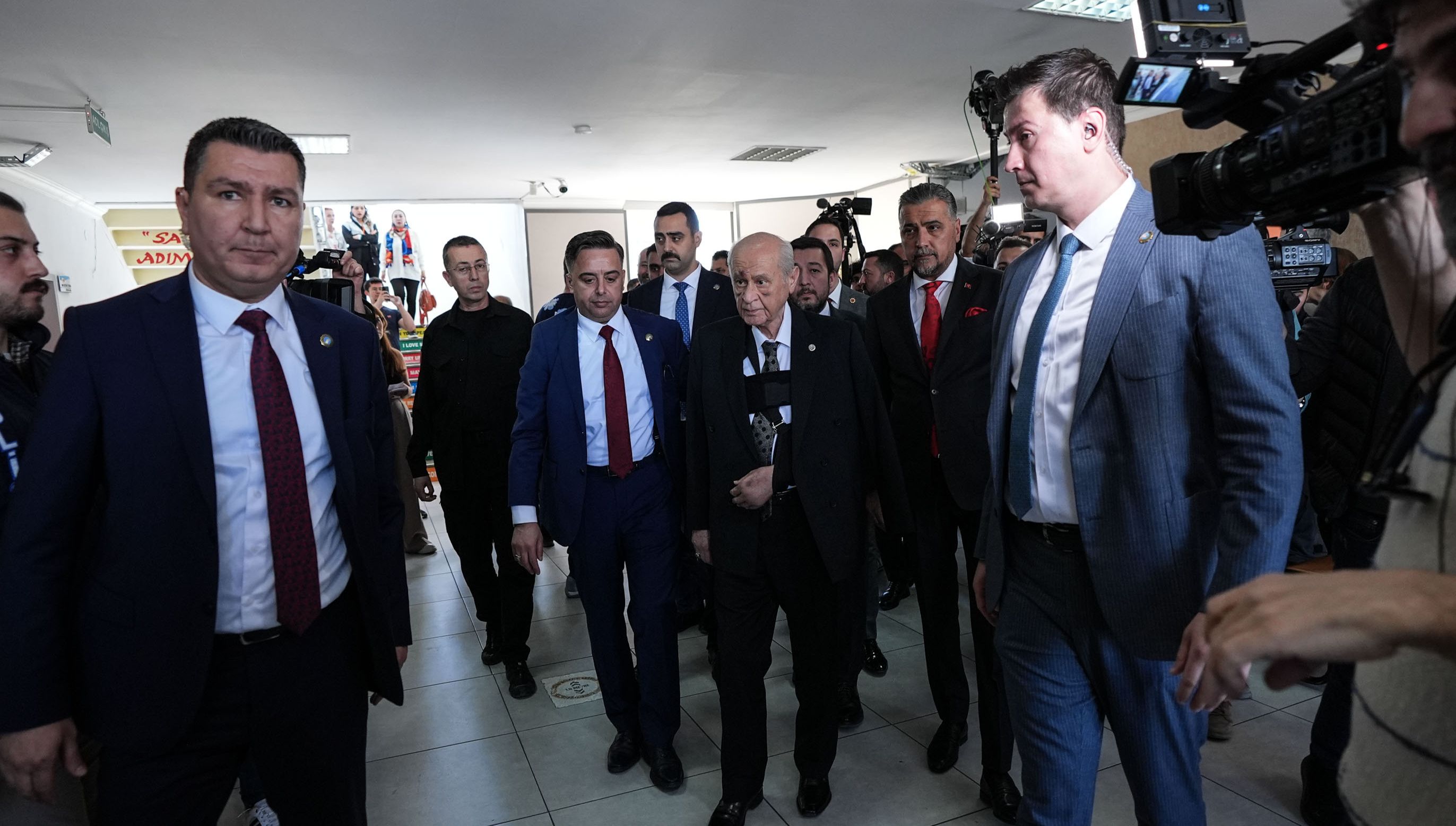 Devlet Bahçeli'nin yüzündeki morluklar dikkat çekmişti! Sebebi ortaya çıktı Devlet Bahçeli'nin yüzündeki morluklar dikkat çekmişti! Sebebi ortaya çıktı - 2. Resim