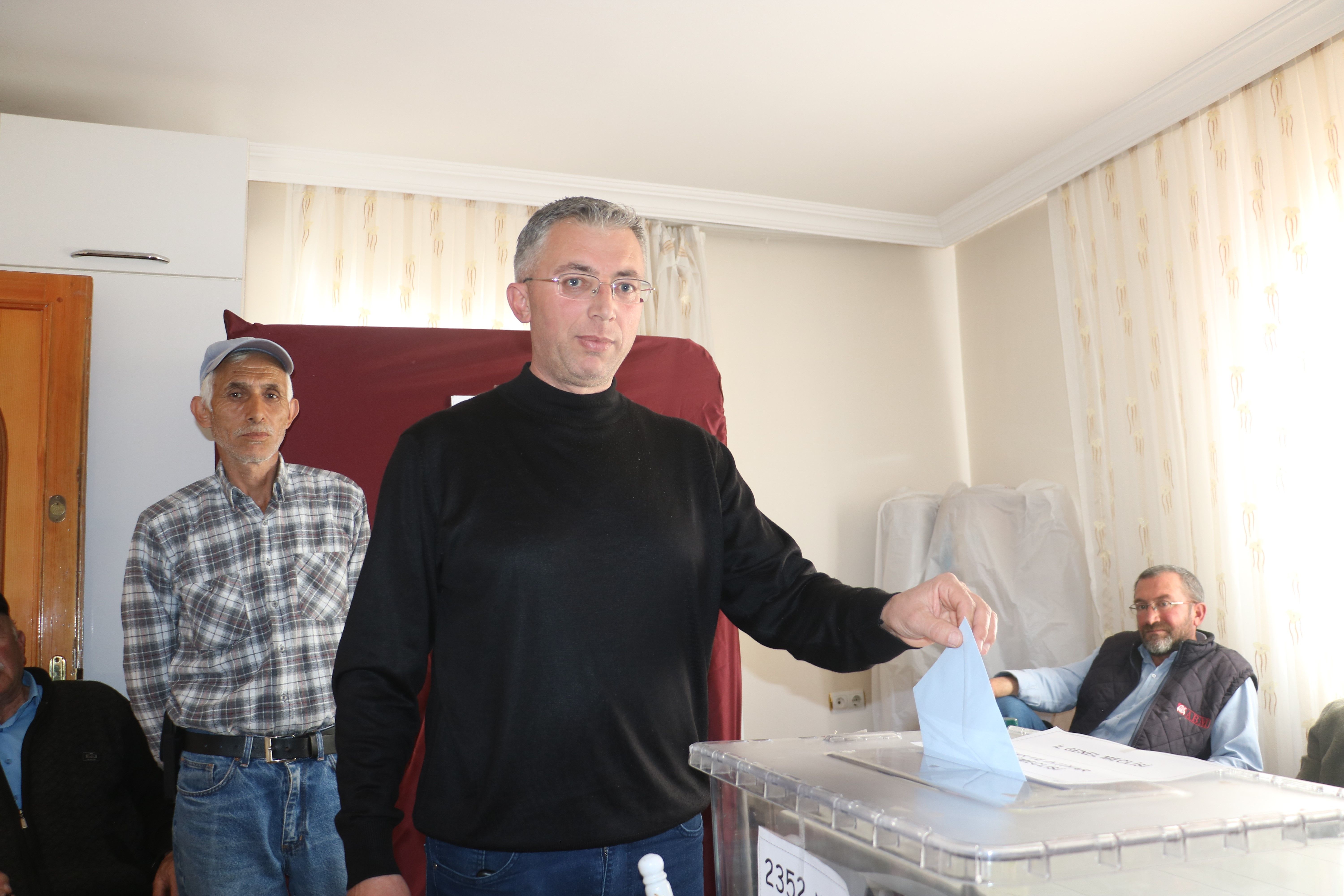 Dünyanın Mars'ından zafer ilanı geldi: Rakipsiz muhtardan erken galibiyet Dünyanın Mars'ından zafer ilanı geldi: Rakipsiz muhtardan erken galibiyet - 3. Resim