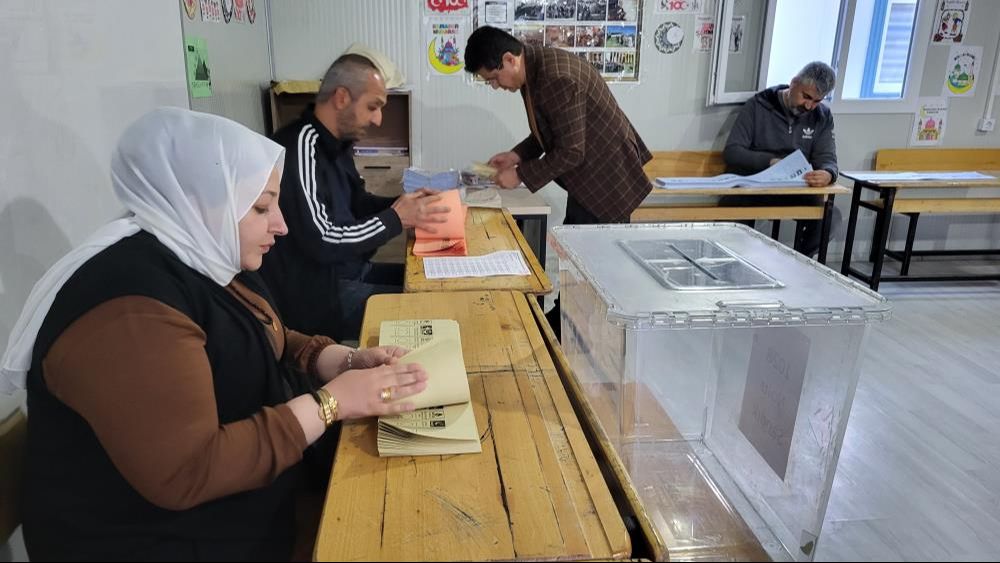 İstanbul'da oy pusulaları okullara dağıtıldı - 4. Resim