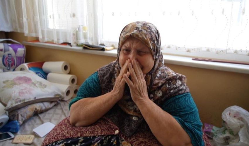 Kanser hastası kadın ‘seyyar sandık’ ile oyunu kullandı, mutluktan ağladı Kanser hastası kadın ‘seyyar sandık’ ile oyunu kullandı, mutluktan ağladı - 1. Resim