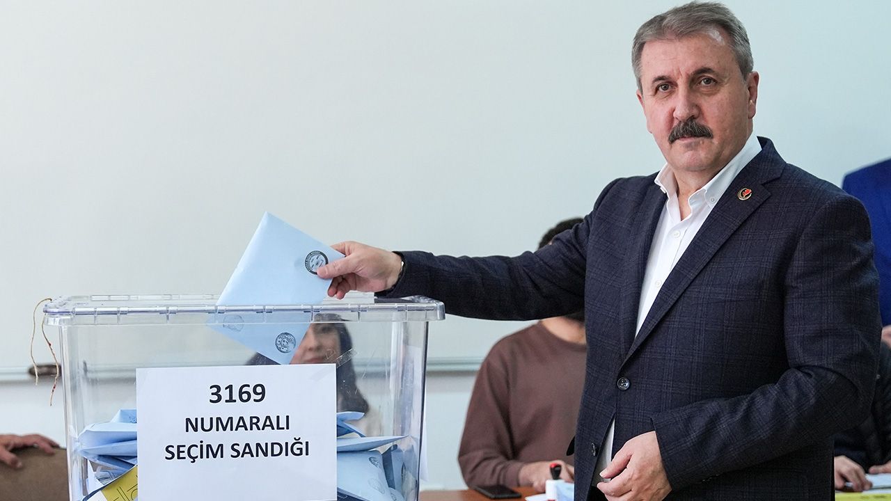 Liderler oylarını kullandı! Sandık başından ilk mesajlar Liderler oylarını kullanıyor! Sandık başından ilk mesajlar - 1. Resim
