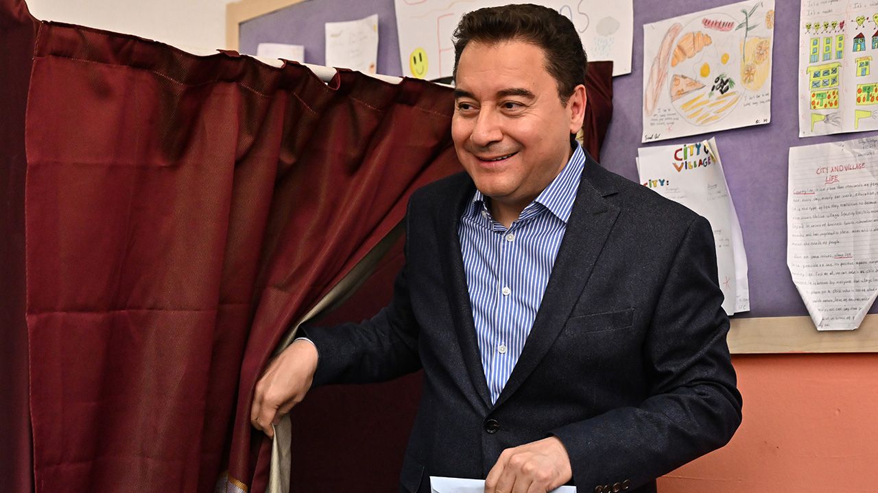 Liderler oylarını kullandı! Sandık başından ilk mesajlar Liderler oylarını kullanıyor! Sandık başından ilk mesajlar - 2. Resim