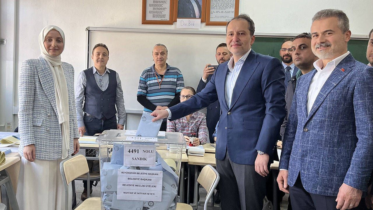 Liderler oylarını kullandı! Sandık başından ilk mesajlar Liderler oylarını kullanıyor! Sandık başından ilk mesajlar - 1. Resim