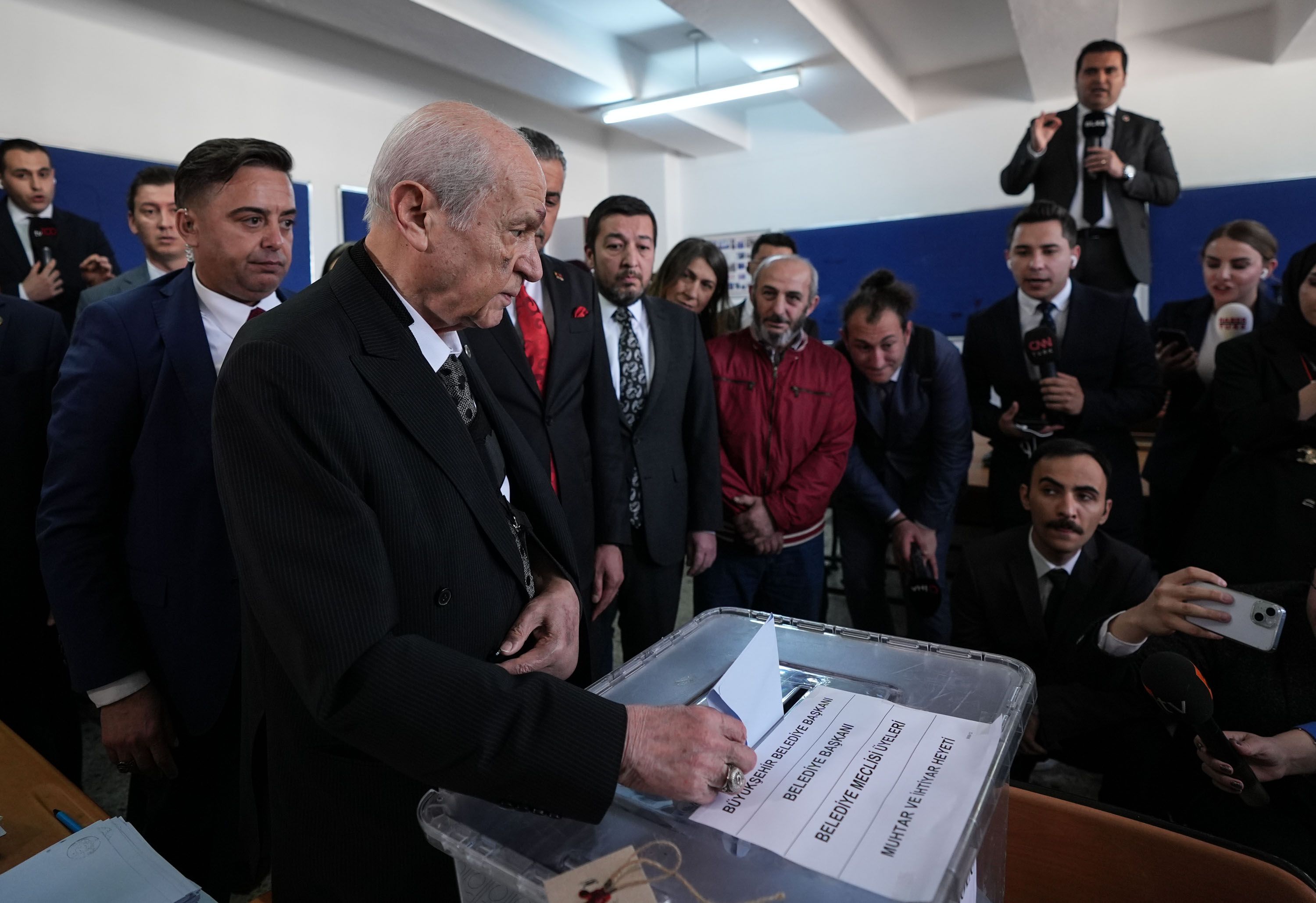 MHP lideri Bahçeli oyunu kullandı - 1. Resim