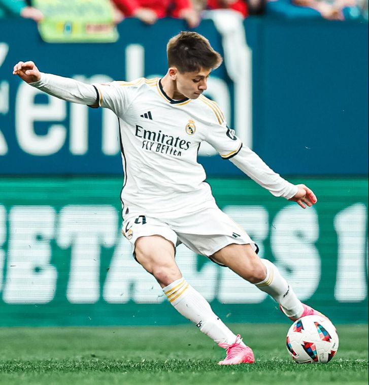 Real Madrid Arda Güler'in transferi hakkında son kararını verdi! Taliplerin biri geliyor biri gidiyor Real Madrid Arda Güler'in transferi hakkında son kararını verdi! Taliplerin biri geliyor biri gidiyor - 1. Resim