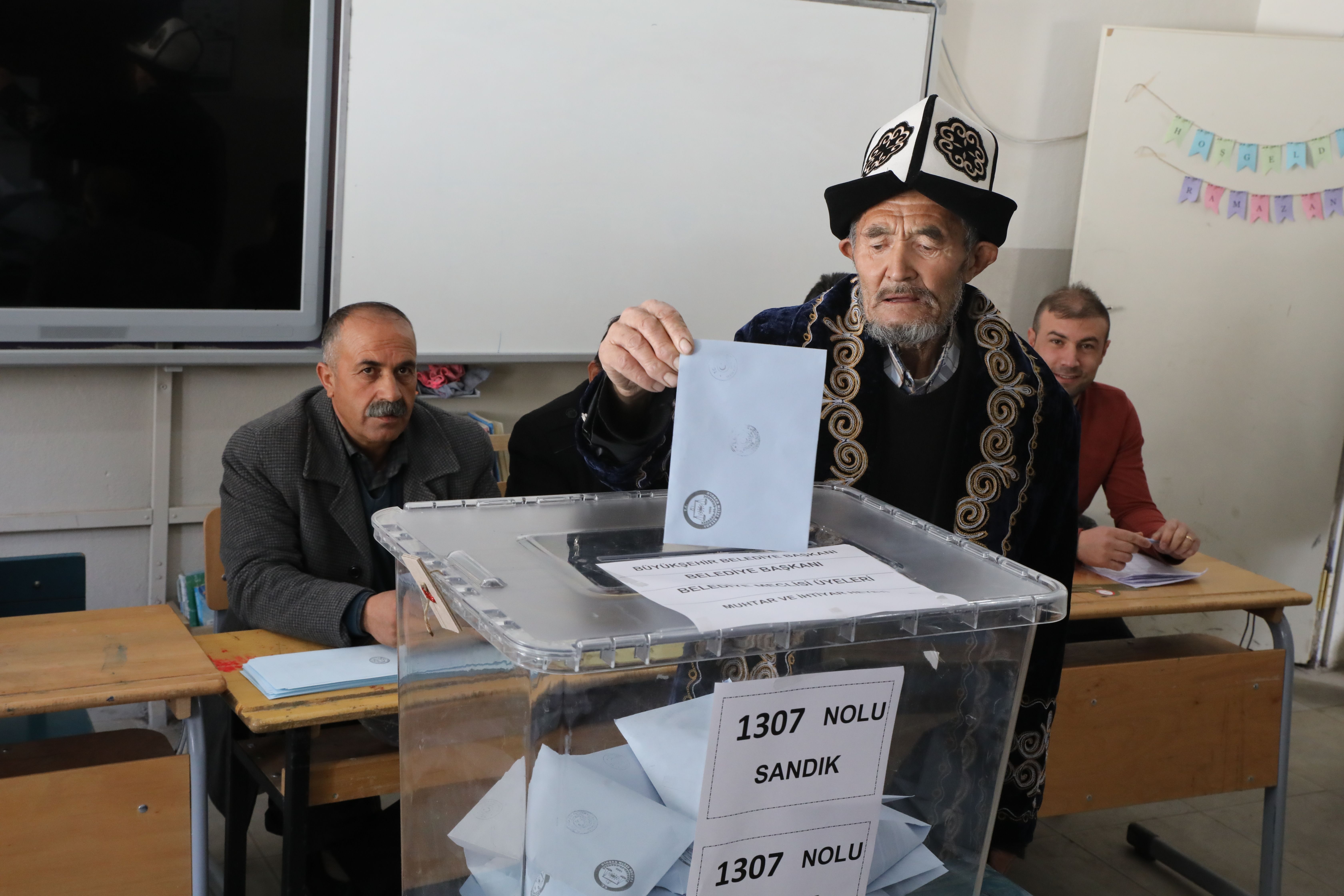 Sandıktan renkli kareler: Kral olan da var astronot olan da Sandıktan renkli kareler: Kral olan da var astronot olan da - 13. Resim