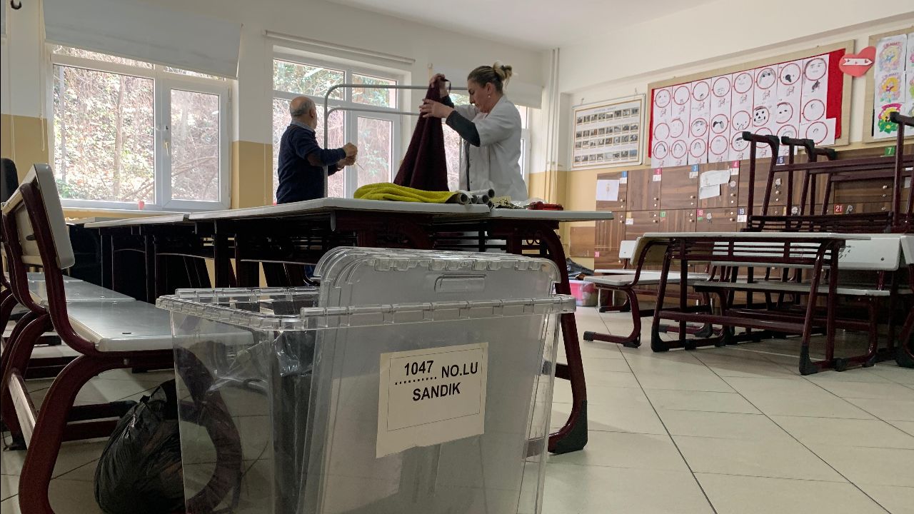 Türkiye yerel seçim için sandık başında: Layık olan kazansın