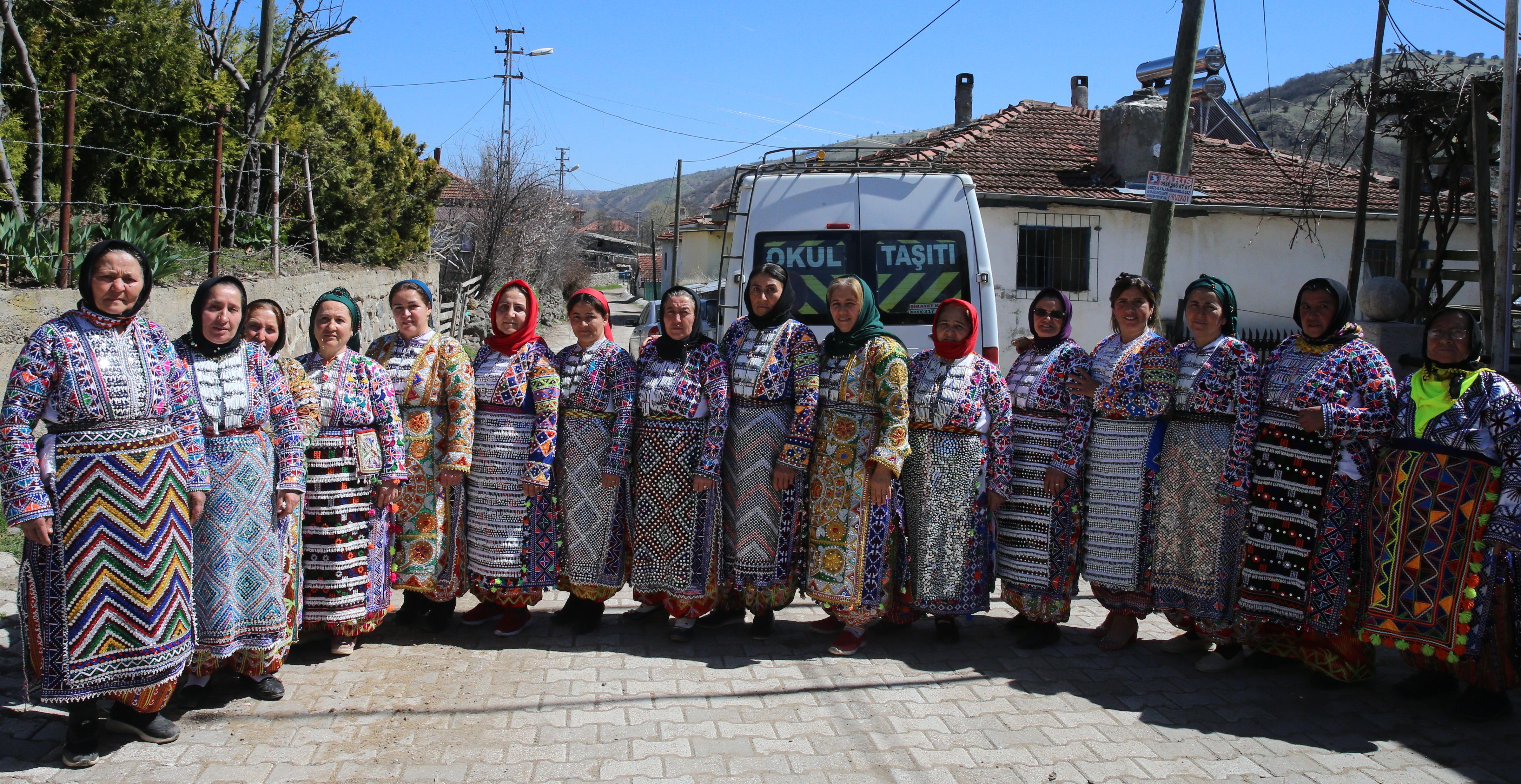 Yöresel kıyafetini alan sandığa gitti Yöresel kıyafetini alan sandığa gitti - 9. Resim