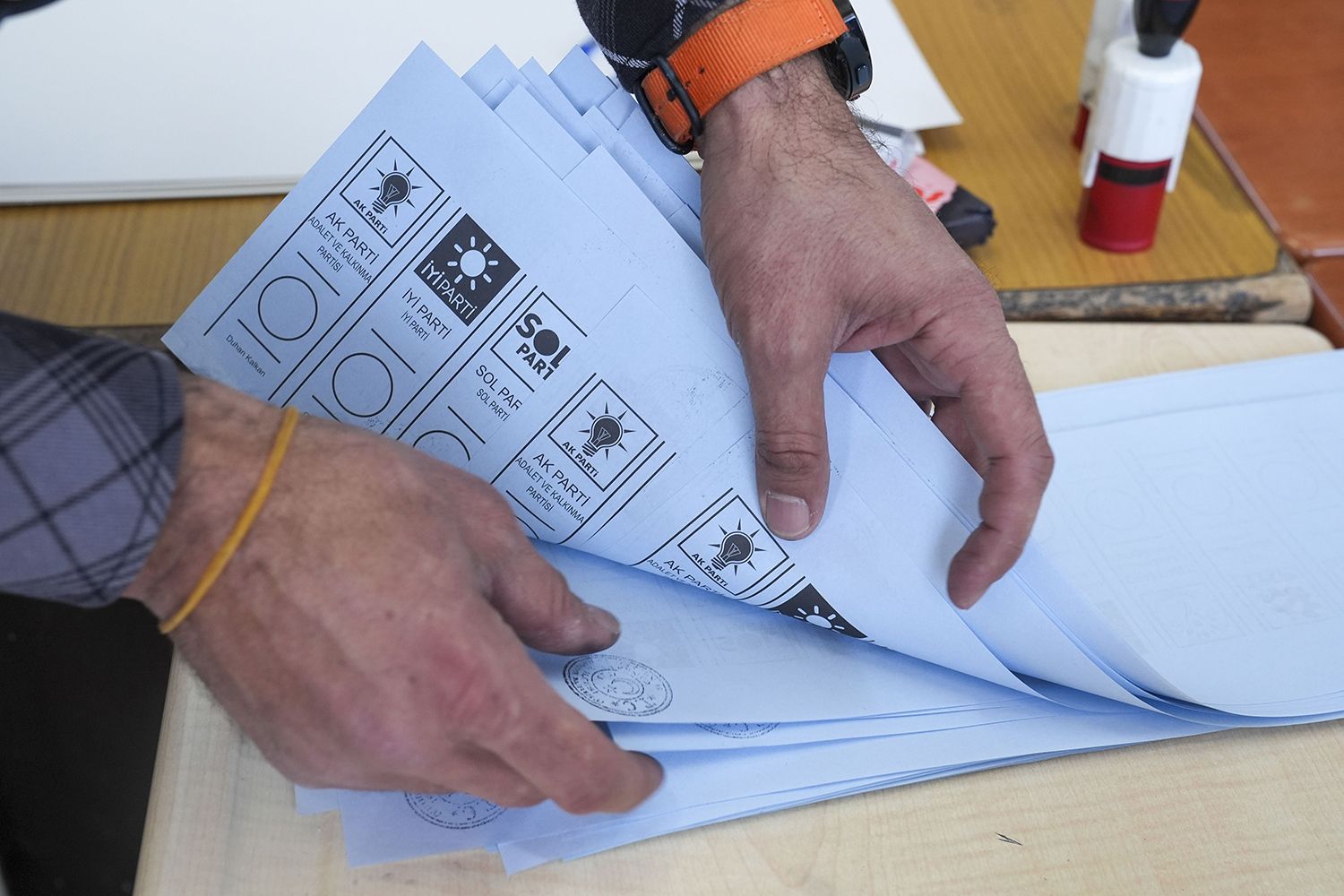 Yurt genelinde oy verme işlemi başladı! Bitiş saati illere göre değişecek... - 4. Resim