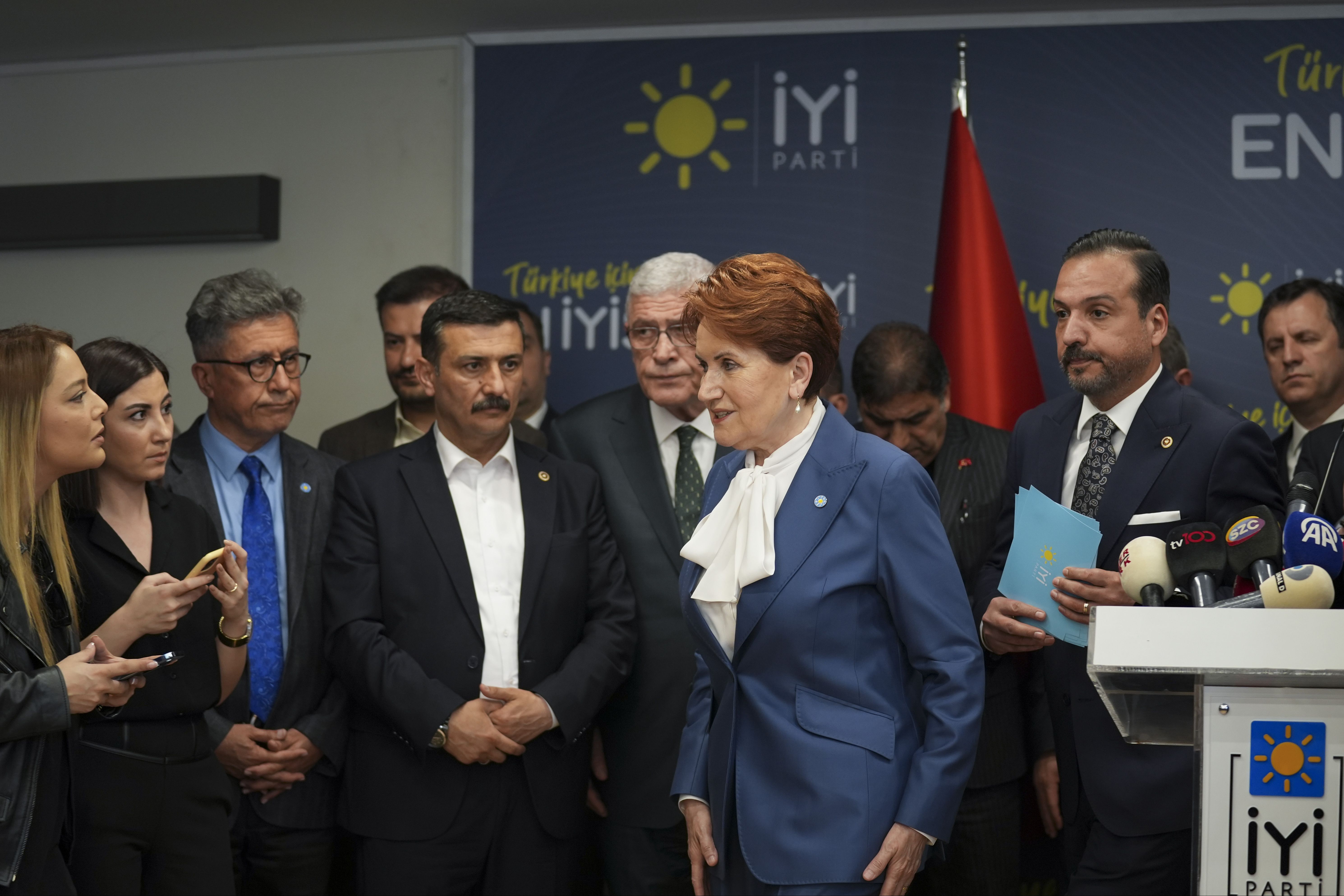 Akşener'den 'özeleştiri' açıklaması: İyi Parti olağanüstü kongreye gidiyor Akşener'den 'özeleştiri' açıklaması: İyi Parti olağanüstü kongreye gidiyor - 1. Resim