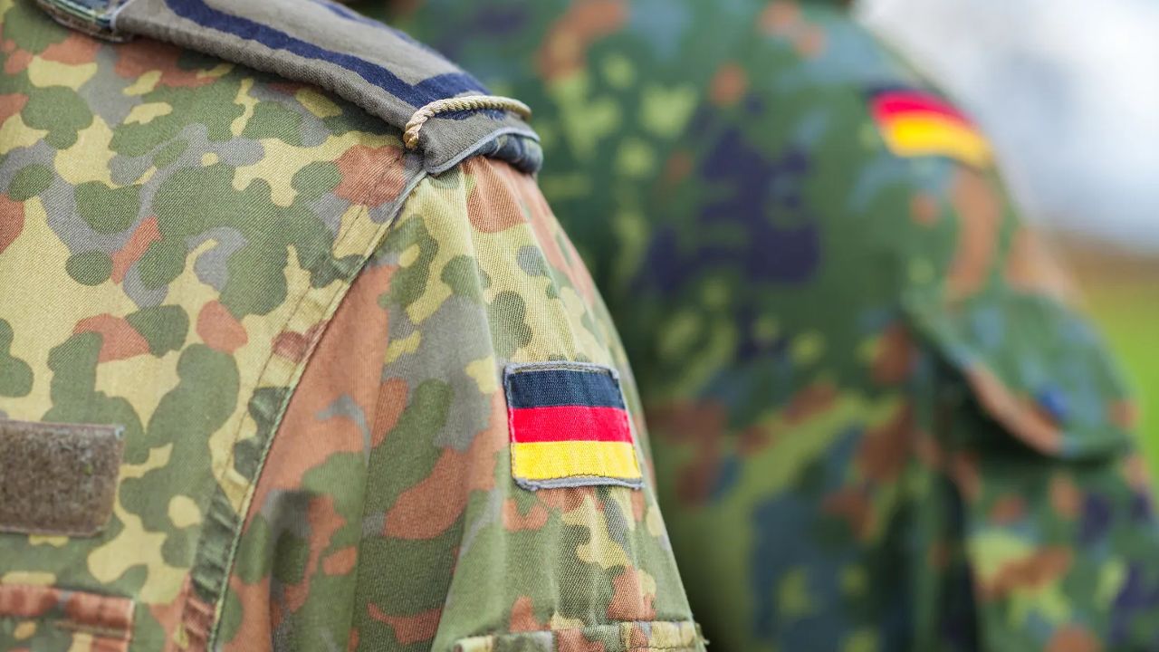 Alman ordusunda skandal! Yüzlerce çocuğu askere almışlar