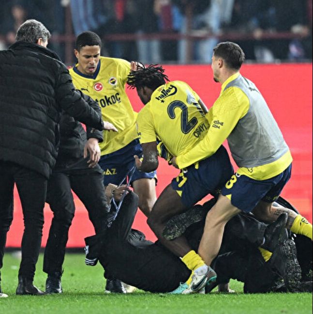 Fenerbahçeli Osayi-Samuel'den 2 Nisan paylaşımı! Maskeli taraftarı yumrukladığı görüntüler olay olmuştu Fenerbahçeli Osayi-Samuel'den 2 Nisan paylaşımı! Maskeli taraftarı yumrukladığı görüntüler olay olmuştu - 2. Resim