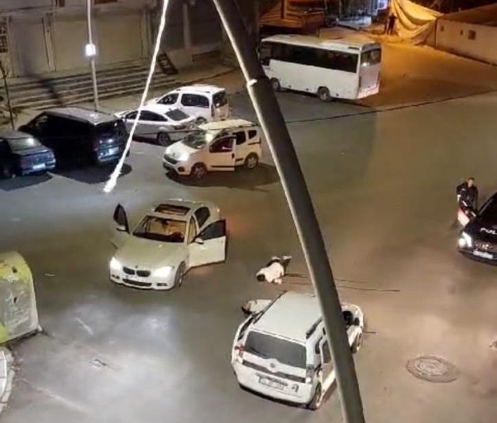 İstanbul'da gece yarısı se&ccedil;im kavgası! Akrabalar silahla &ccedil;atıştı, yaralılar var - 2. Resim