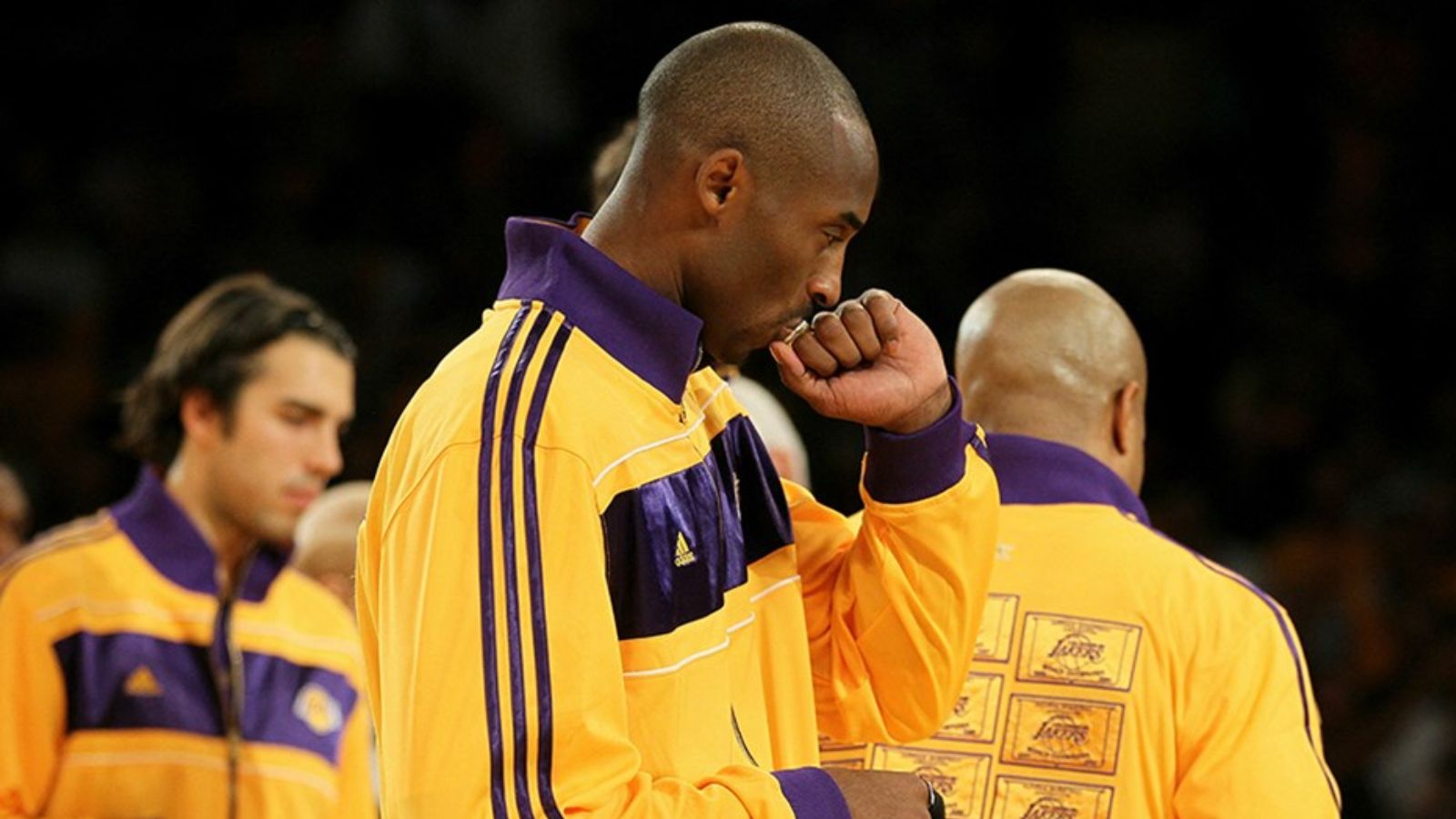 Kobe Bryant'ın şampiyonluk yüzüğü satıldı! 43 teklif verildi, rekorun sahibi oldu Kobe Bryant'ın şampiyonluk yüzüğü satıldı! 43 teklif verildi, rekorun sahibi oldu - 1. Resim