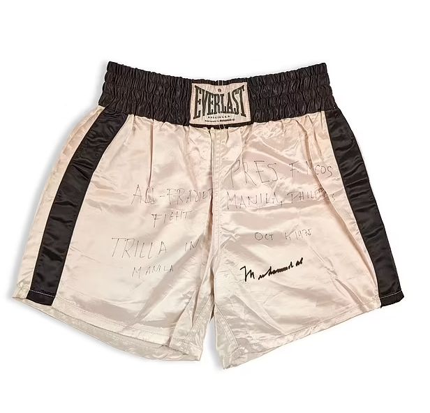 Muhammed Ali’nin Joe Frazier’e karşı efsanevi şampiyonluk maçında giydiği şort 5 milyon dolara satılacak Muhammed Ali’nin Joe Frazier’e karşı efsanevi şampiyonluk maçında giydiği şort 5 milyon dolara satılacak - 1. Resim