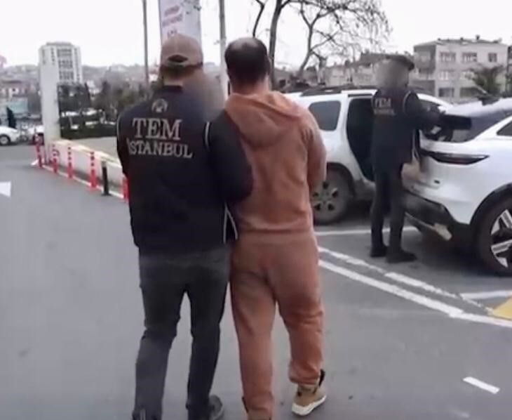 Saldırı planlayan iki DEAŞ'lı suçüstü yakalandı: Polis kılığına gireceklerdi Saldırı planlayan iki DEAŞ'lı suçüstü yakalandı: Polis kılığına gireceklerdi - 1. Resim