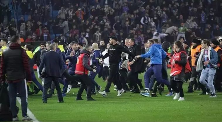Trabzonspor-Fenerbahçe derbisinin PFDK sevkleri açıklandı! İşte futbolcuları bekleyen cezalar! 36 ve 45. madde... Trabzonspor-Fenerbahçe derbisinin PFDK sevkleri açıklandı! İşte futbolcuları bekleyen cezalar! 36 ve 45. madde... - 1. Resim