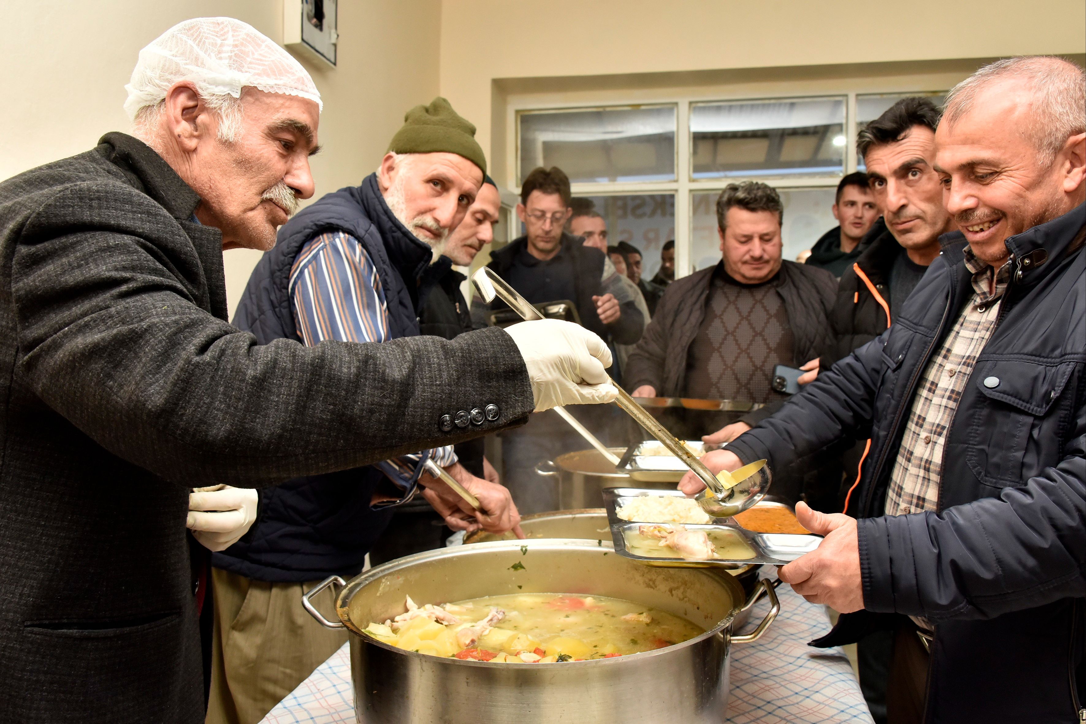 Bu köyde 20 yıldır yoldan geçenlere ücretsiz iftar veriliyor Bu köyde 20 yıldır yoldan geçenlere ücretsiz iftar veriliyor - 3. Resim