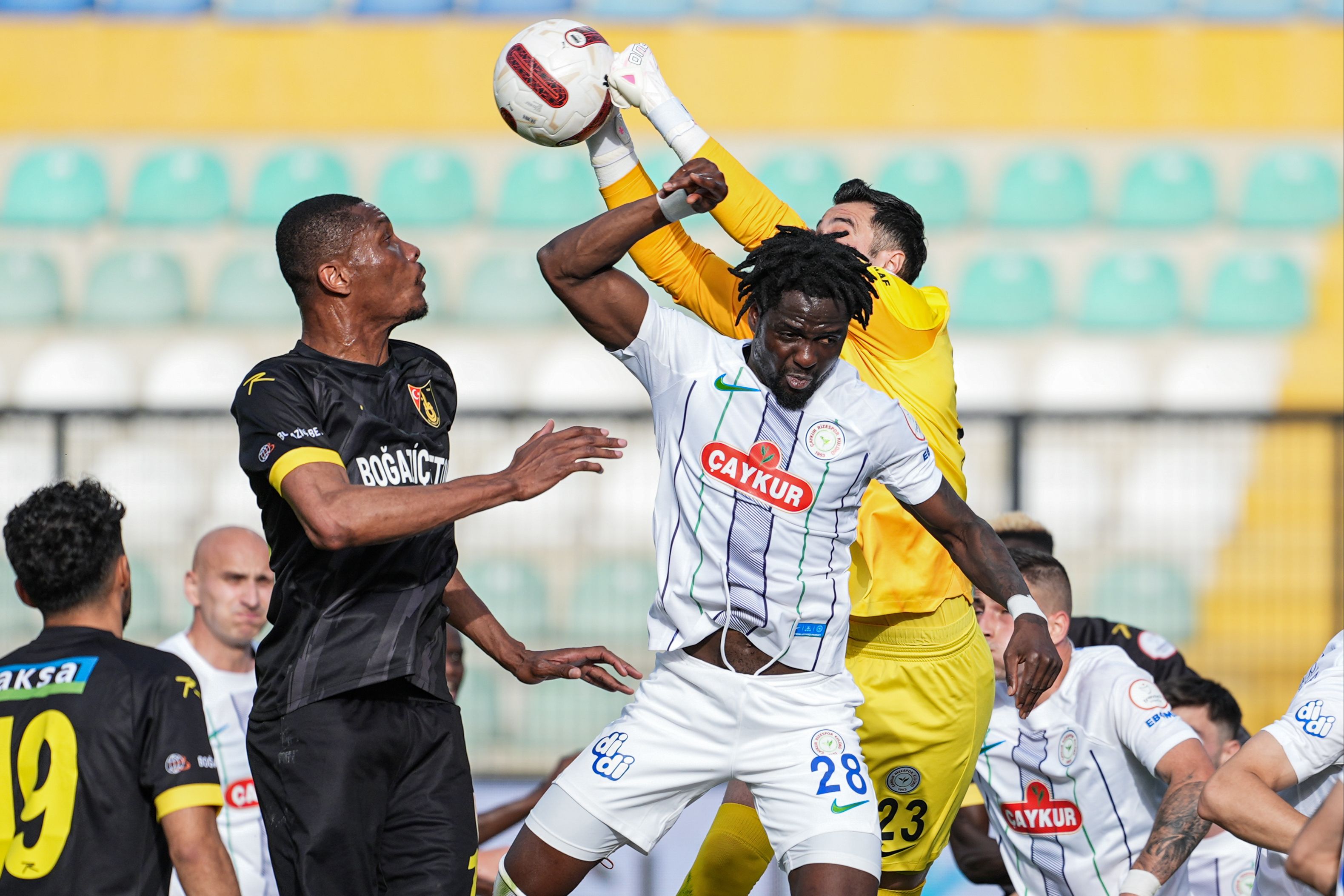 Çaykur Rizespor İstanbul'dan 3 puanla döndü! Karadeniz ekibinden 4 gollü galibiyet Çaykur Rizespor İstanbul'dan 3 puanla döndü! Karadeniz ekibinden 4 gollü galibiyet - 1. Resim