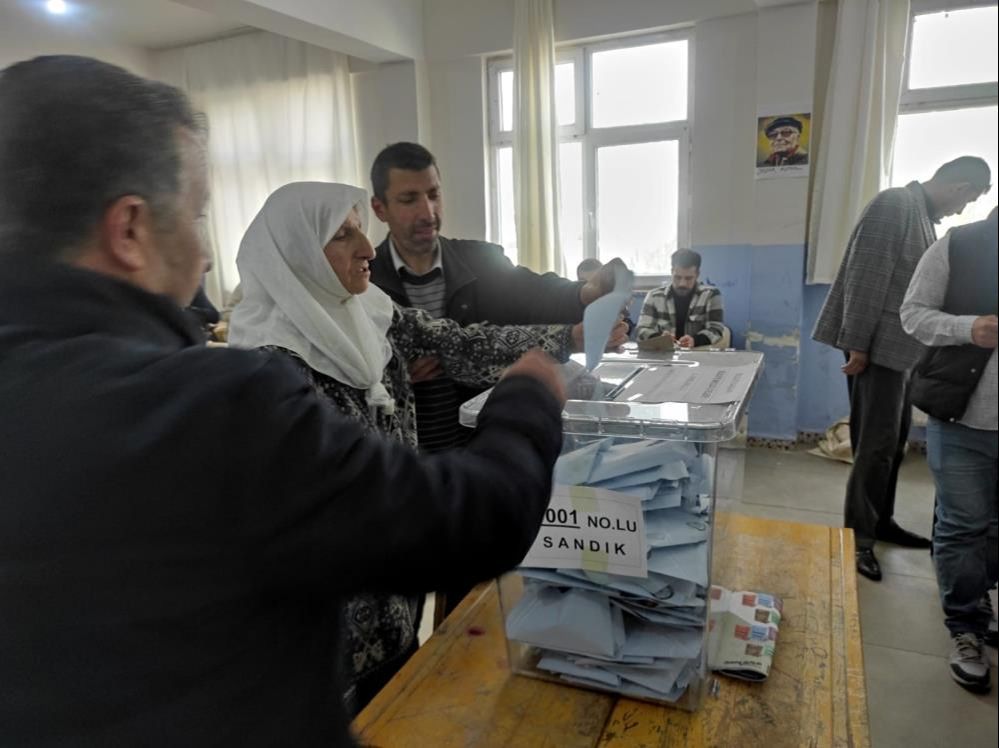 DEM Parti'de Batman hezimeti! 5 ilçenin tümünde hüsrana uğradı DEM Parti'de Batman hezimeti! 5 ilçenin tümünde hüsrana uğradı - 2. Resim