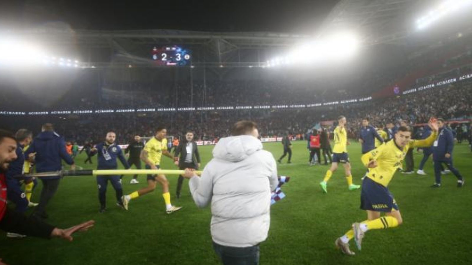 Fenerbahçe Başkanı Ali Koç tarihi genel kurulda ligden çekilme ile ilgili son kararı açıkladı Fenerbahçe'de tarihi genel kurul başladı! Başkan Ali Koç açıklama yapıyor - 1. Resim