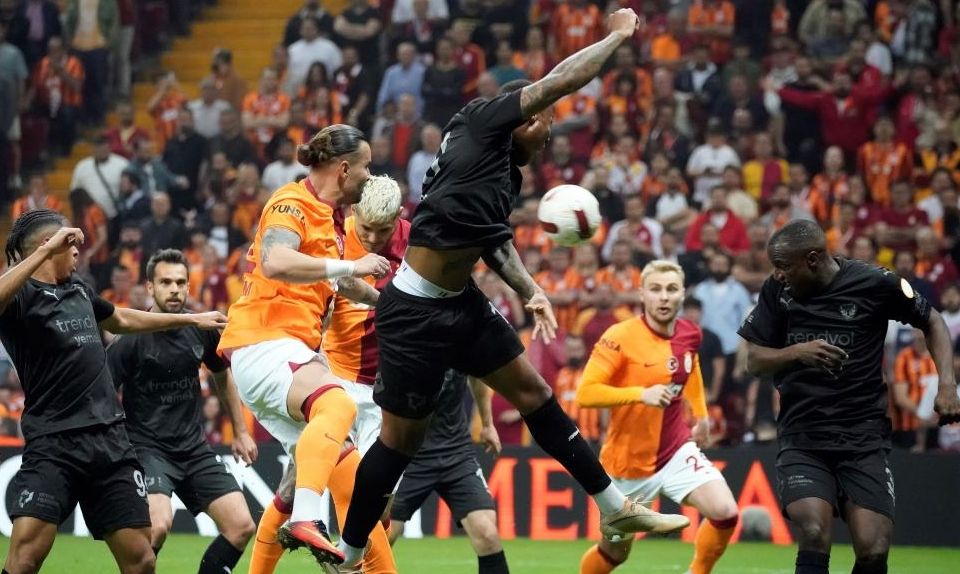 Galatasaray Hatayspor maçı 1-0'lık Galatasaray üstünlüğü ile sona erdi Galatasaray Hatayspor maçı 1-0'lık Galatasaray üstünlüğü ile devam ediyor - 3. Resim