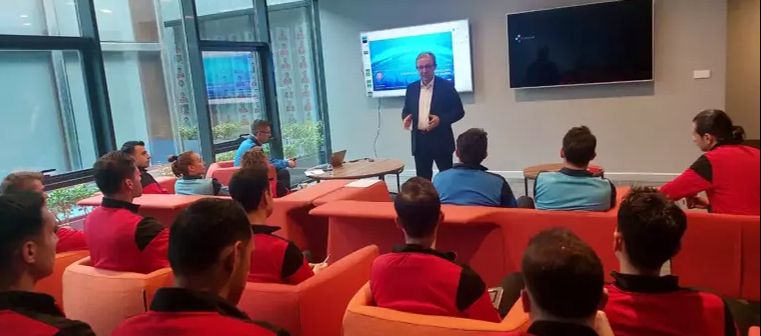 Hakemlere bir dokunan bin ah işitiyor! Flaş iddia: Onlar da yabancı hakem istiyor! Fenerbahçe ve Galatasaray... Hakemlere bir dokunan bin ah işitiyor! Flaş iddia: Onlar da yabancı hakem istiyor! Fenerbahçe ve Galatasaray... - 2. Resim