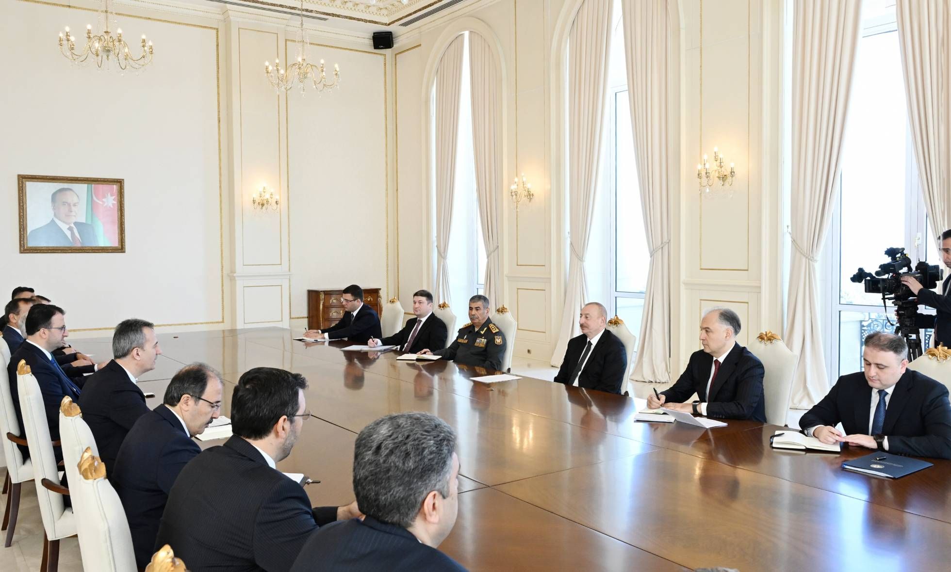 İlham Aliyev'e  İlham Aliyev'e