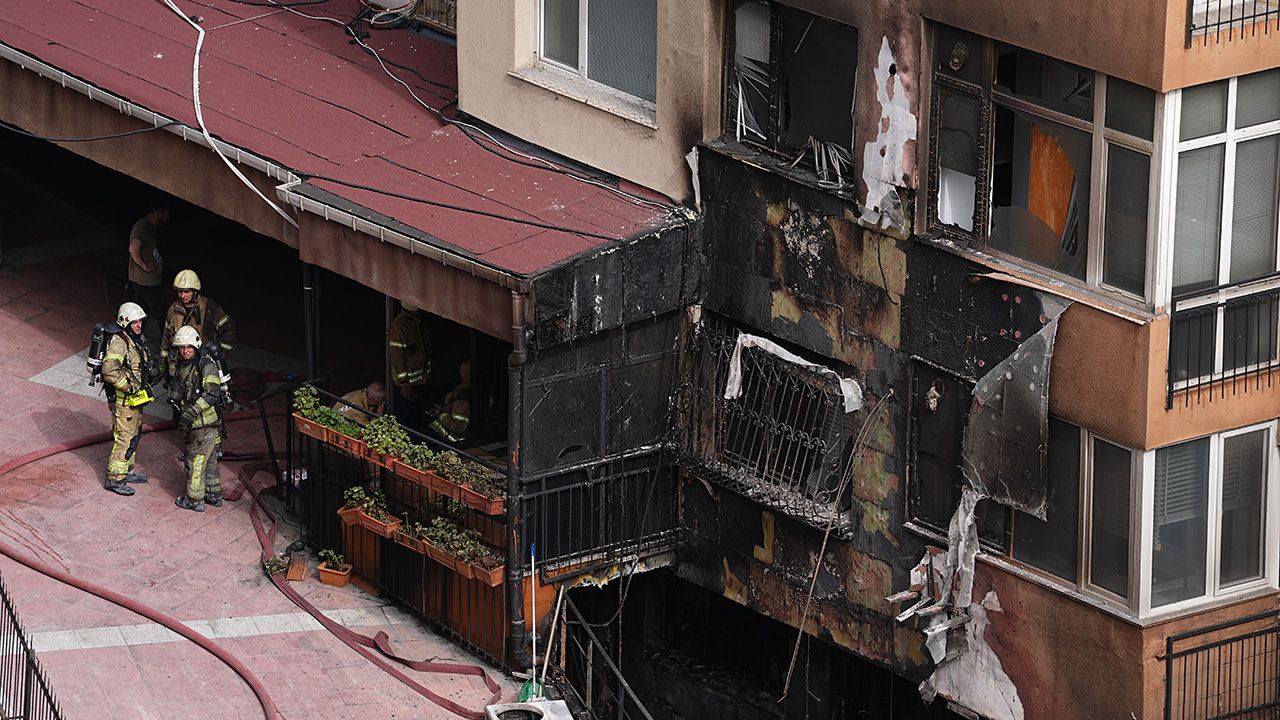 Şişli'de gece kulübünde can pazarı: 29 kişi hayatını kaybetti Şişli'de gece kulübünde can pazarı: 25 kişi hayatını kaybetti - 2. Resim