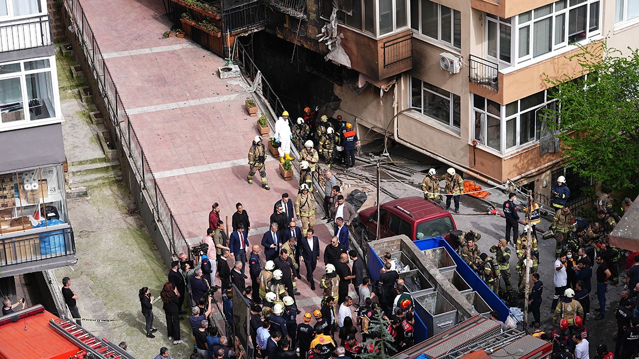 Şişli'de gece kulübünde can pazarı: 29 kişi hayatını kaybetti Şişli'de gece kulübünde can pazarı: 25 kişi hayatını kaybetti - 1. Resim