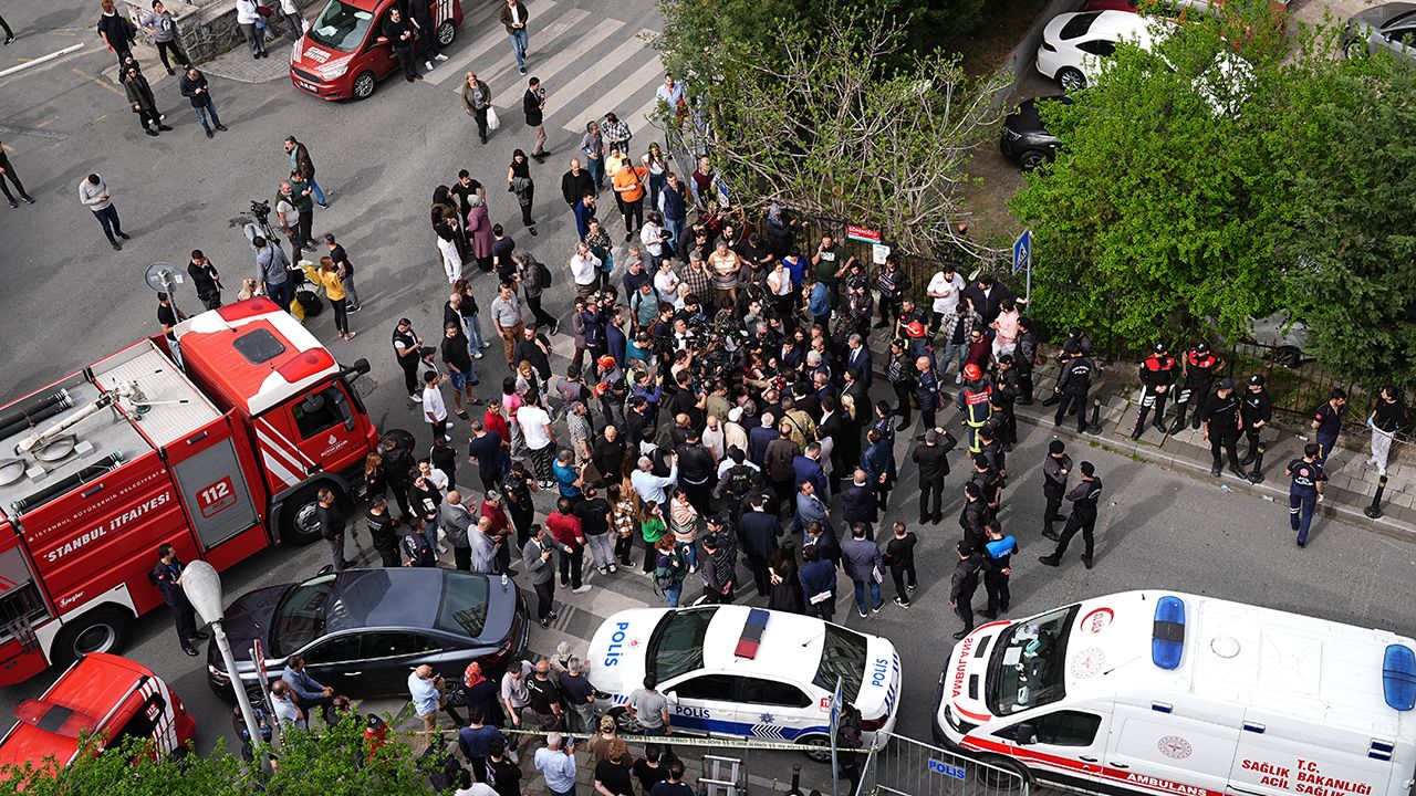 Şişli'de gece kulübünde can pazarı: 29 kişi hayatını kaybetti Şişli'de gece kulübünde can pazarı: 25 kişi hayatını kaybetti - 3. Resim